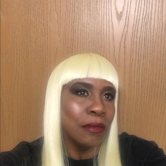 Meet your Posher, Basque Rene'e - Picture 12 of 16